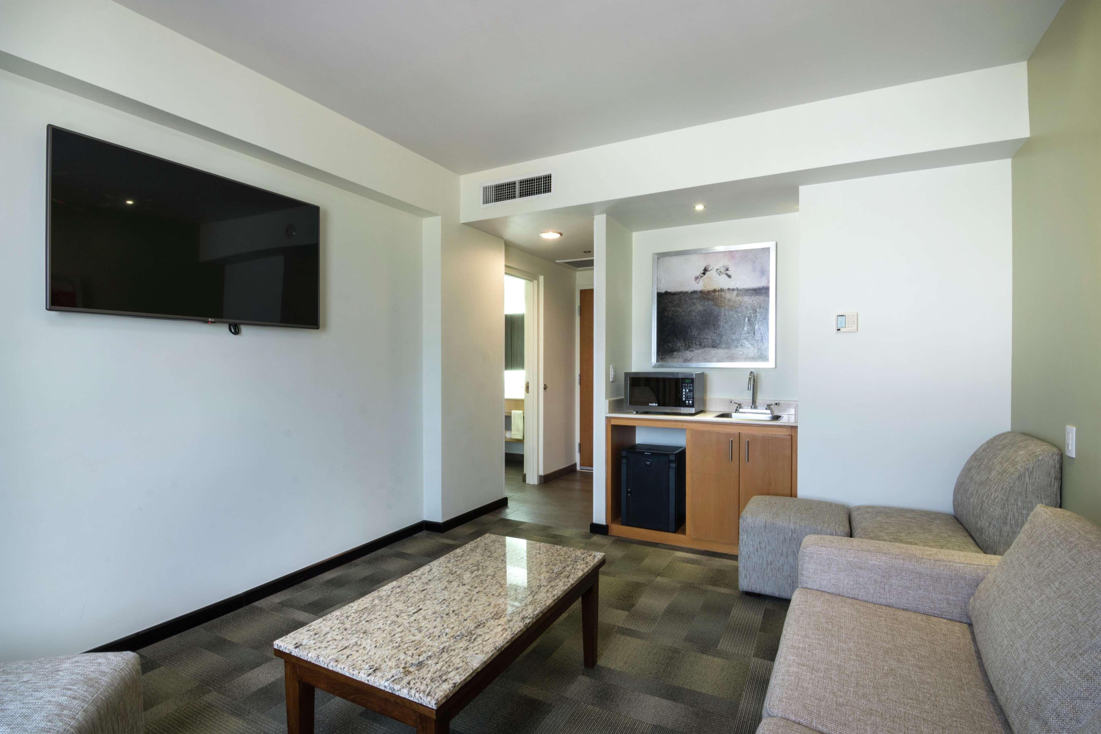 Hampton Inn By Hilton Silao-Aeropuerto, Mexico Экстерьер фото