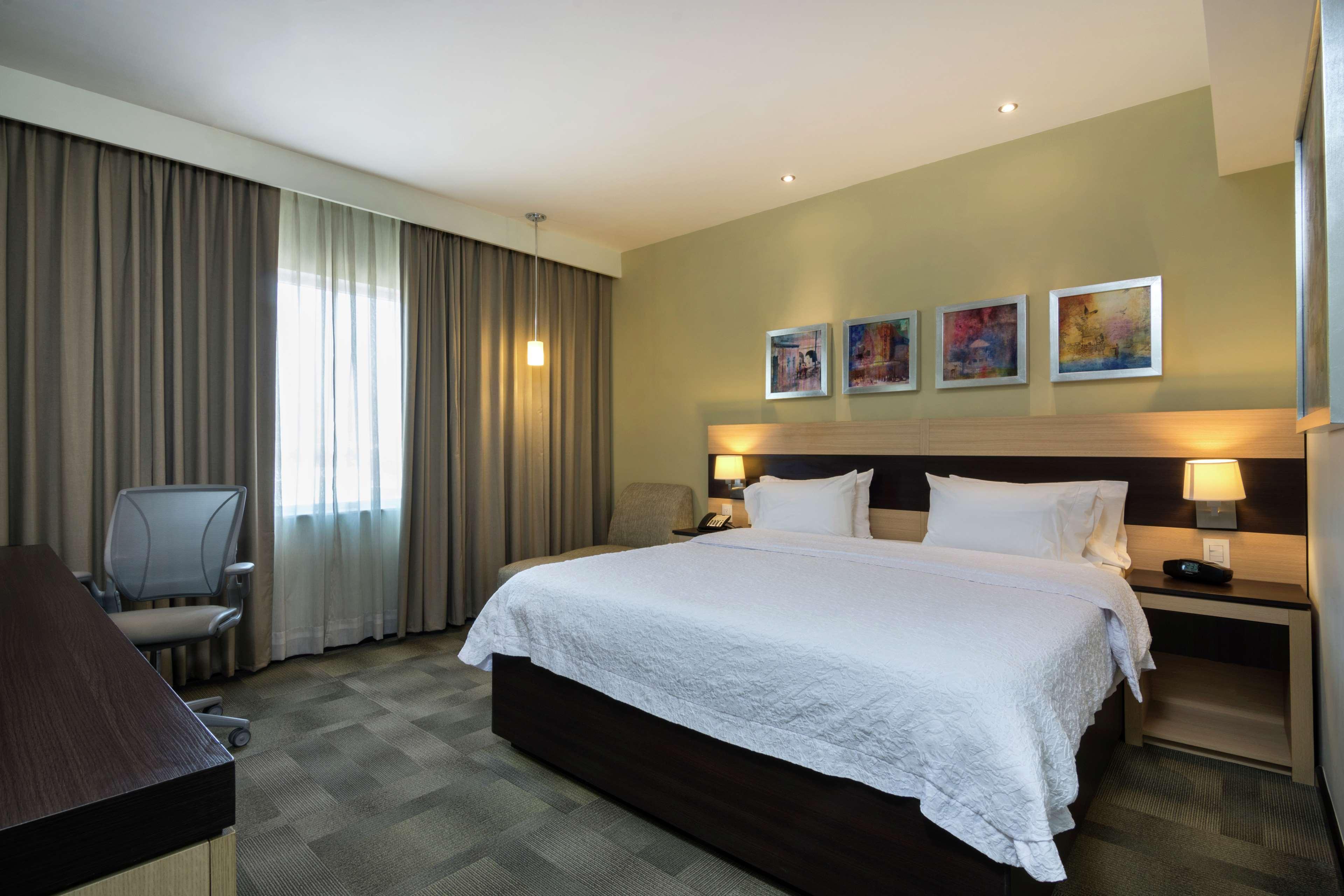 Hampton Inn By Hilton Silao-Aeropuerto, Mexico Экстерьер фото